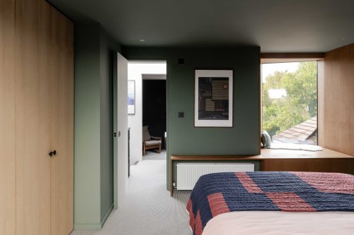 How They Pulled It Off: A Bench Seat That Conceals a Surprise Bathtub