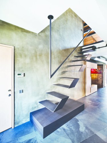 Gravity-Defying Floating Staircases (5 Photos)