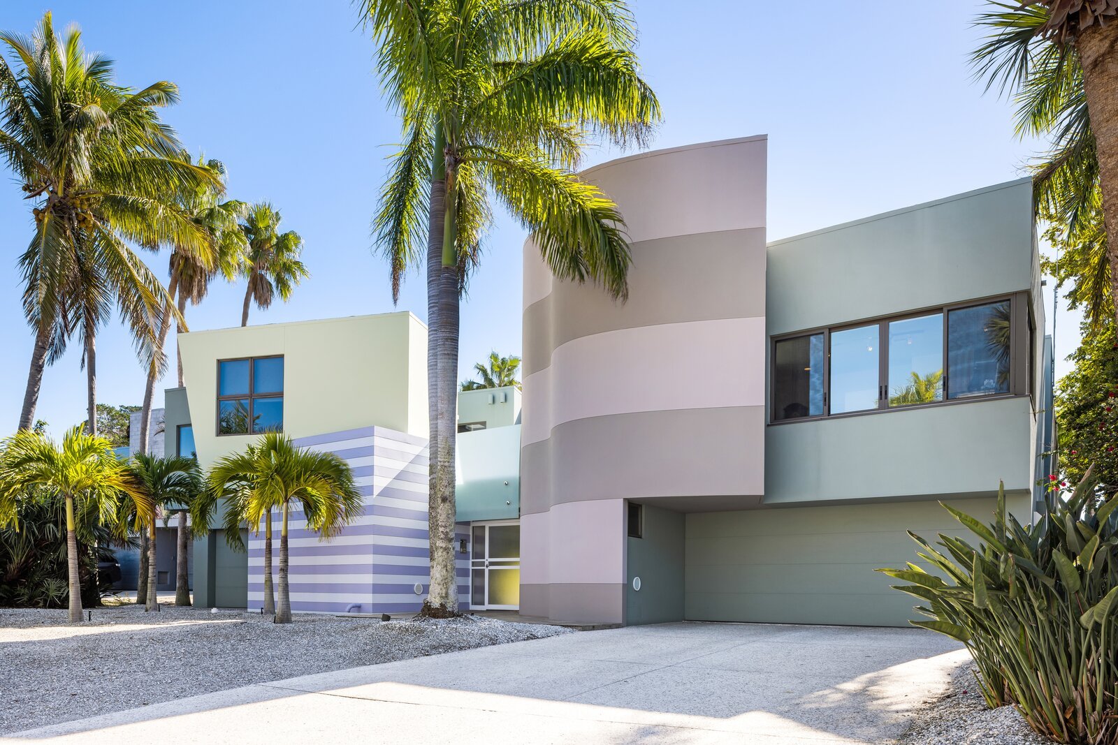 The Curvy, Colorful Home of Architect Don Chapell Hits the Market in Florida