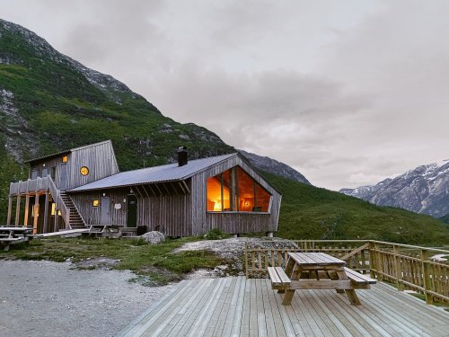 One Night in Snøhetta’s Remote Hiking Cabin in the Norwegian Wilderness