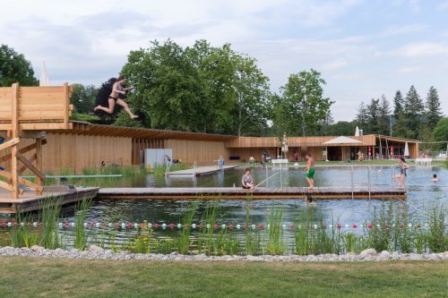 Articles about 7 modern swimming pools on Dwell.com