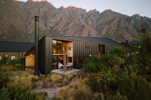 This Shed-Inspired Home in New Zealand Cleverly Complements Its Surrounding Landscape