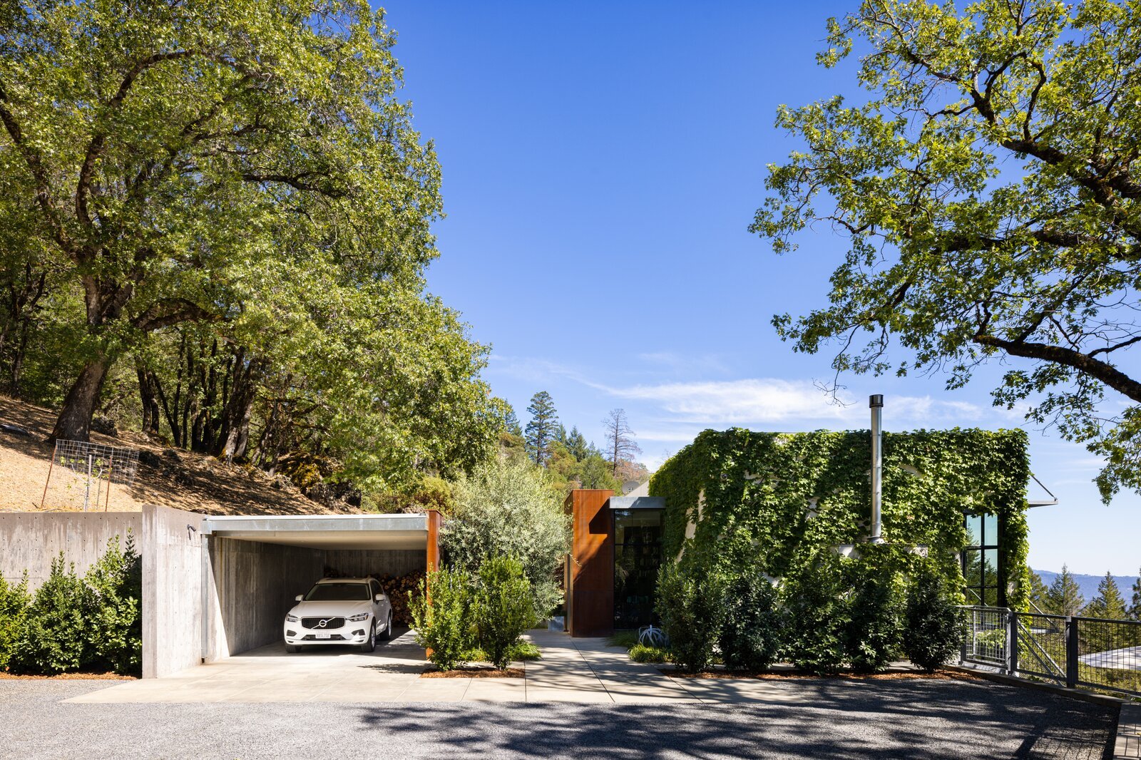 This Ivy-Covered Sonoma Home Comes With a Cor-Ten Steel Guesthouse