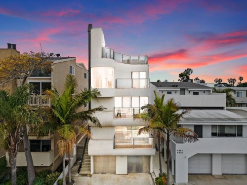 For $2.7M, You Can Scoop Up a Curvaceous L.A. Home by Eric Owen Moss