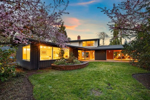 This $1.3M Oregon Midcentury Survived a Fallen Tree—and It’s All the Better for It