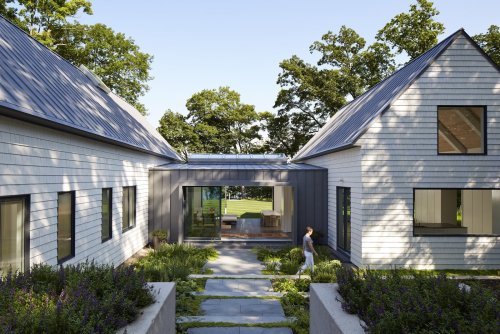Cabins and Connectors Form a Family’s Lake Michigan Retreat