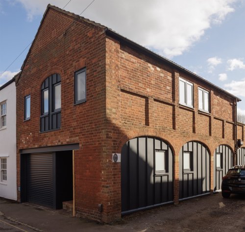 Before & After: A Brick Hayloft in England Gets a Breakthrough Renovation