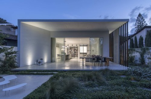 Sleek Concrete Cubes Form This Pavilion-Like Home in Israel