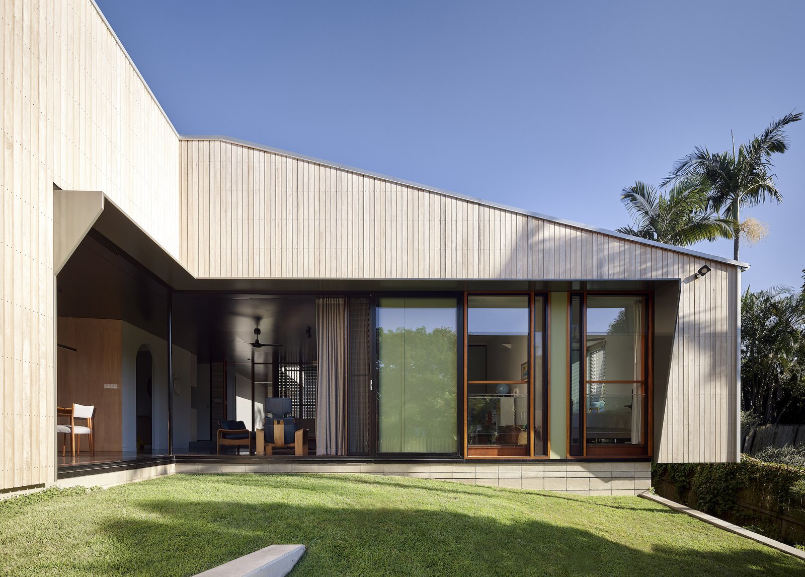Red Hill House by LADA