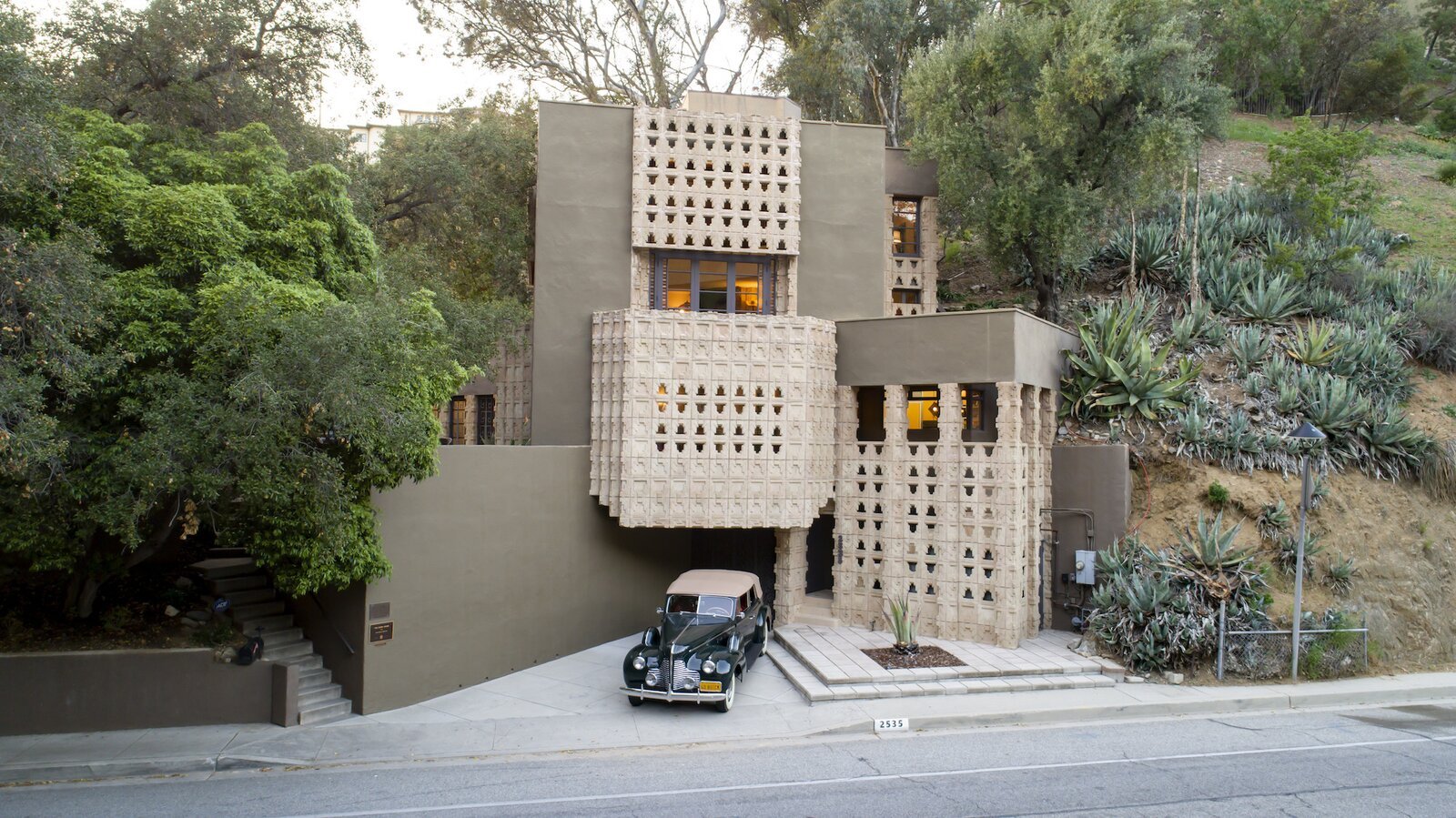 Frank Lloyd Wright Jr.’s Landmark 1926 Derby House Seeks $3.3M in Glendale, CA