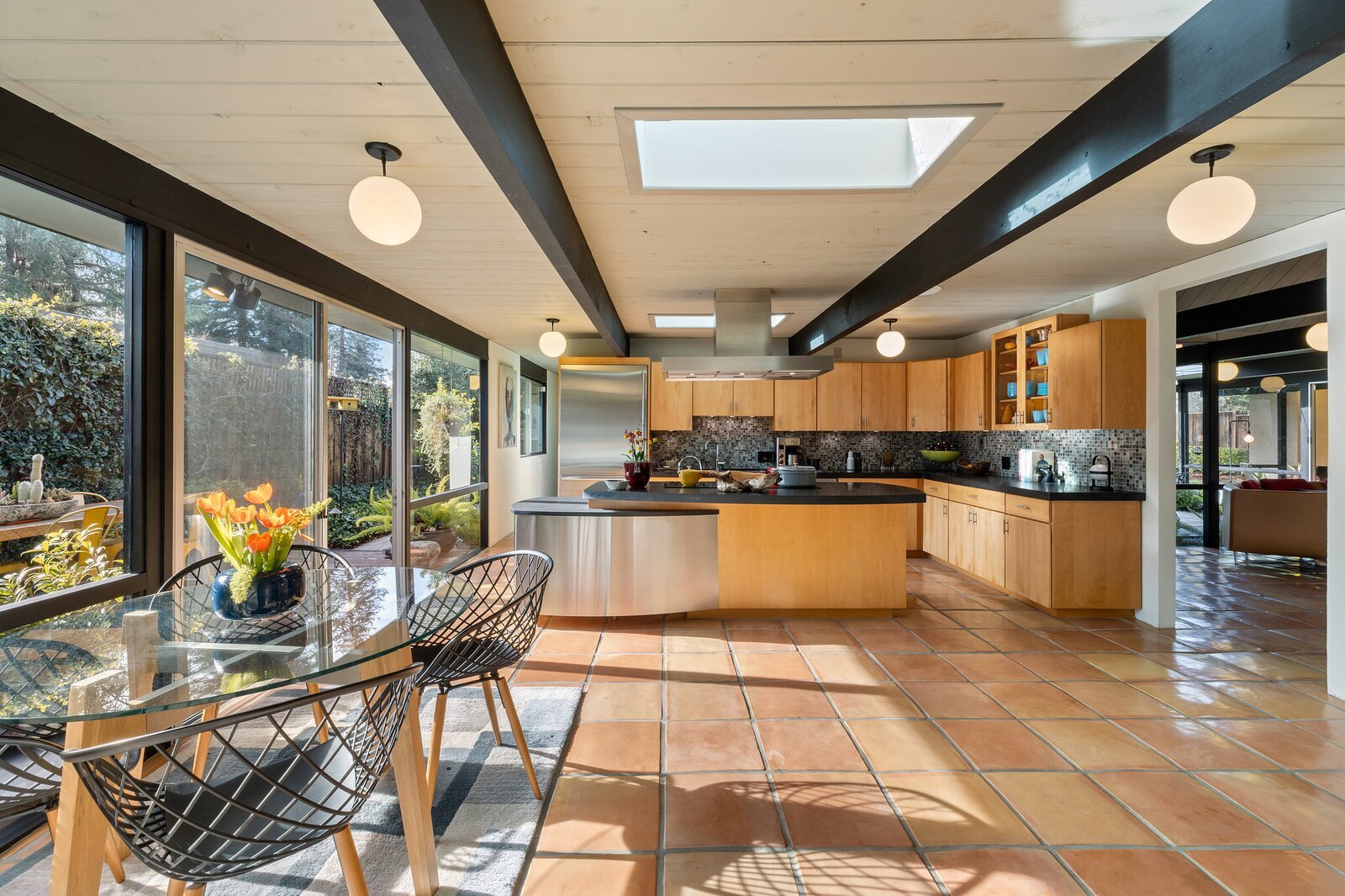 This $2.3M House Is Being Touted as a “Super Eichler”