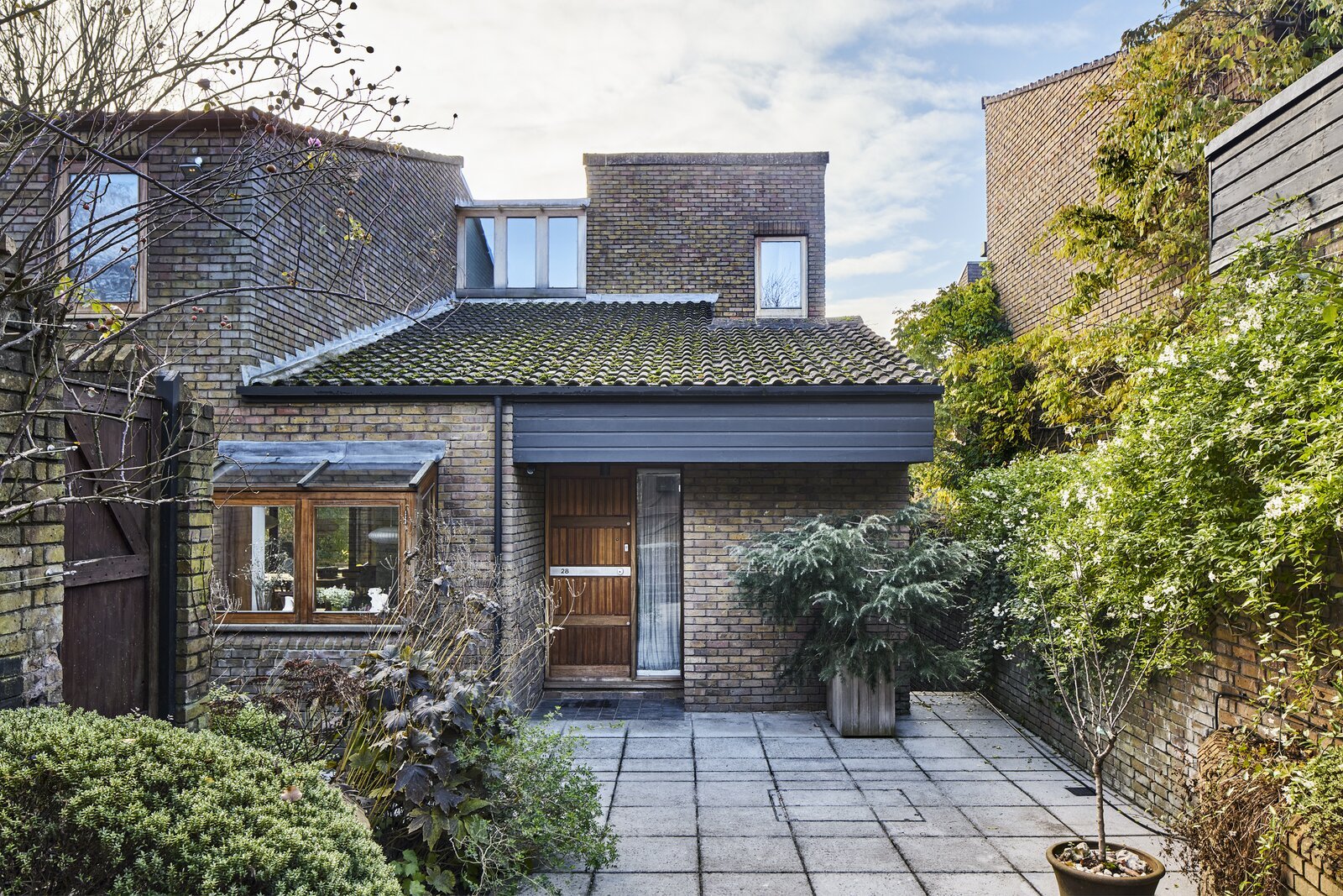 Listed for £5.3M, This Brick Home in London Is Surprisingly Light and Airy
