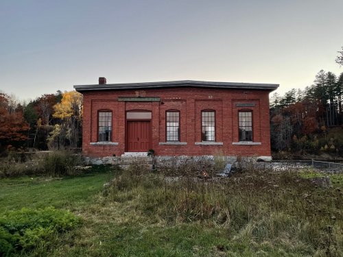 She Turned an Abandoned Pump Station in Maine Into a Loftlike Waterfront Home
