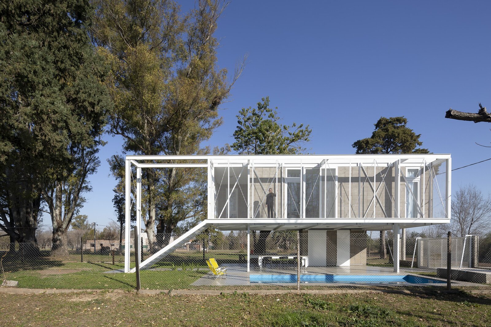 A Steel Skeleton Makes This Concrete Brick Home in Argentina Feel Like It’s Hovering