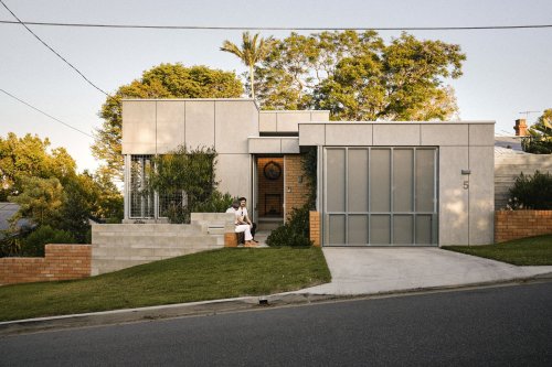 Before & After: She Cloaked Her 1970s Brick Home in a Concrete-and-Metal “Skin”