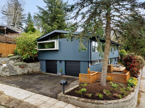 In Portland, a Dusty-Blue Midcentury With a Spruced-Up Interior Seeks $1.7M