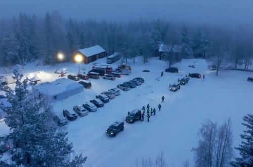 30 chinesische Elektroautos im gnadenlosen „Wintertest“. Unter anderem XIAOMI SU7, MG Cyberster, Zeekr 001 und Tesla Model 3P
