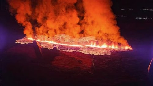 Houses burning in Grindavík as Iceland volcano erupts