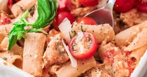I added chicken to that TikTok baked feta pasta recipe! Yum!