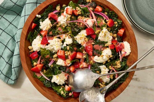 Anti-Inflammatory Strawberry & Kale Salad with Burrata