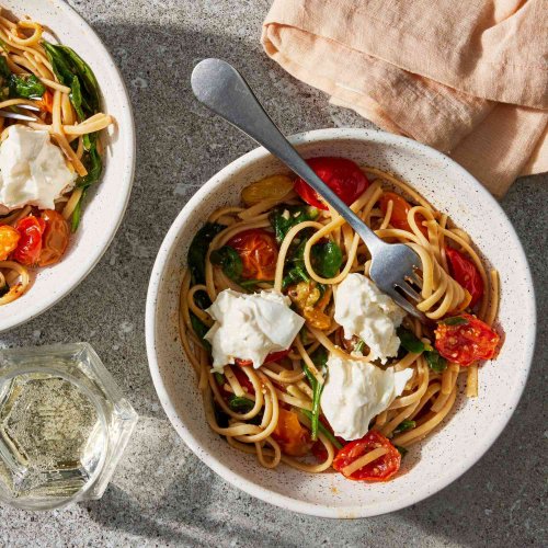 Burrata Pasta with Cherry Tomatoes & Spinach Is the Perfect Summer Dinner