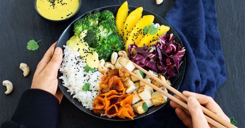 Bunte Reis-Bowl mit Kamalis Duftreis, Mango und Tofu