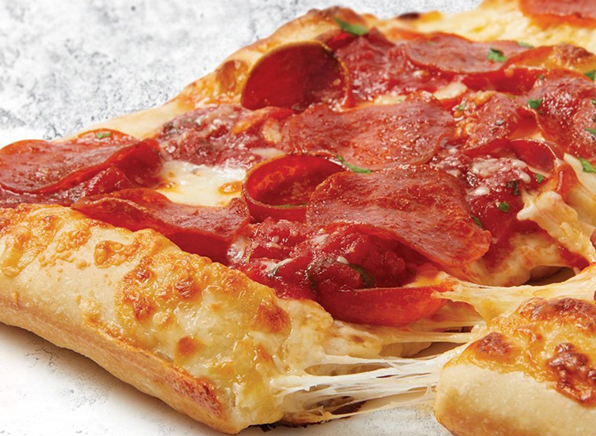 This Pizza Chain's Decline Is Due to "Bad" Food, Customers Say