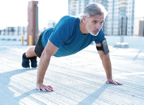 Get Rid Of A "Dad Bod" With These Floor Exercises, Trainer Says