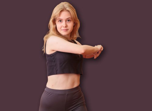 The 8-Minute Standing Routine That Firms Midsection After 55, According to a Coach