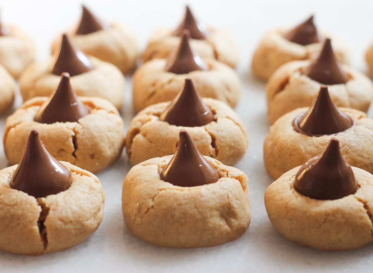 The Easiest Peanut Butter Blossoms Cookie Recipe