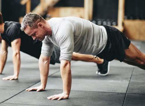 5 Floor Exercises Men Should Do Every Day in Their 40s