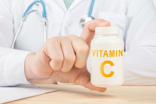 These are the Symptoms of a Vitamin C Deficiency, Including Hair Loss