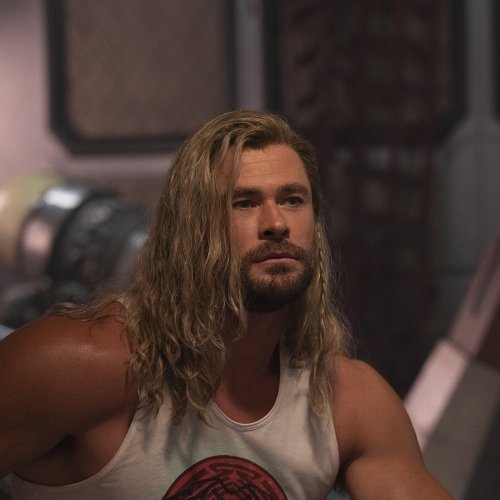 Taika Waititi sobre hacerle justicia al culo de Chris Hemsworth en 'Thor: Love and Thunder'