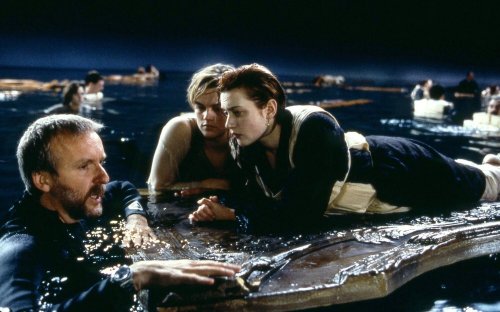 La puerta de 'Titanic' donde "no cabía" Leonardo DiCaprio se ha vendido por un dineral en una subasta