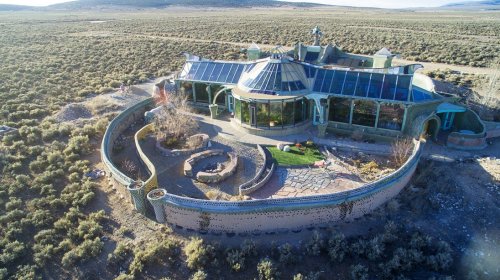 Earthship: One man turns trash to treasure with recycled materials