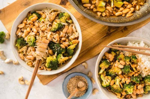 Einfaches One Pot Gericht: Brokkoli-Pfanne mit Sojasauce und Knoblauch - vegan