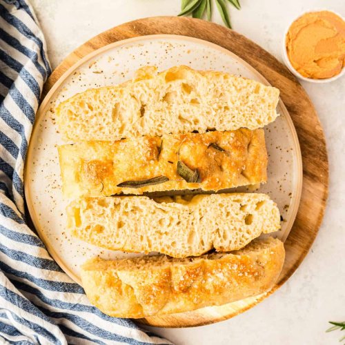 Unfassbar weiche Focaccia: Einfach in der Heißluftfritteuse backen - Eine Prise Lecker