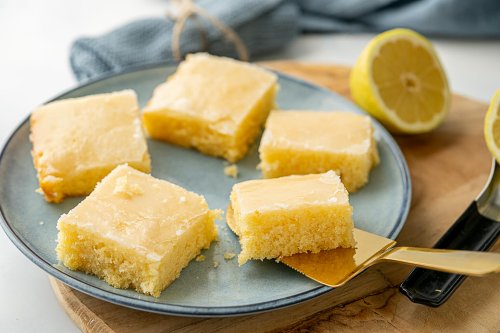 Der beste Zitronenkuchen vom Blech - einfaches Rezept für den Knaller Familienkuchen - Einfach Malene