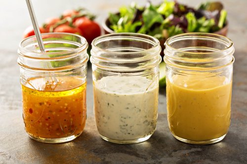 5 einfache Salat Dressings mit den passenden Salaten