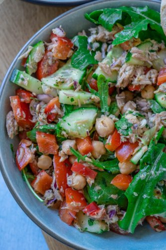 10 Minuten Thunfisch Kichererbsen Salat mit Blitz-Vinaigrette