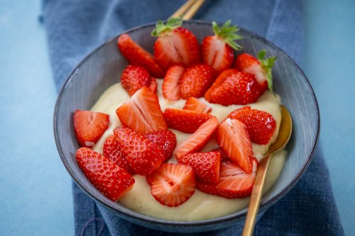 Vanillepudding mit Erdbeeren – so einfach machst du ihn selber