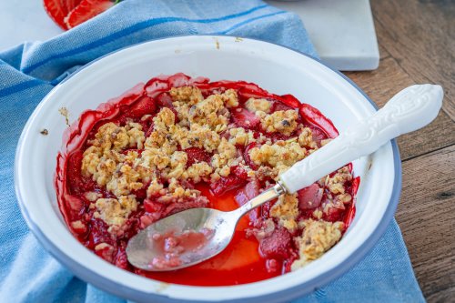 Ruck Zuck Kuchen - Erdbeer-Crumble mit Marzipan Streuseln