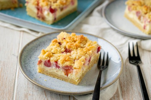 Rhabarber Quarkkuchen mit Streuseln – einfach und so lecker