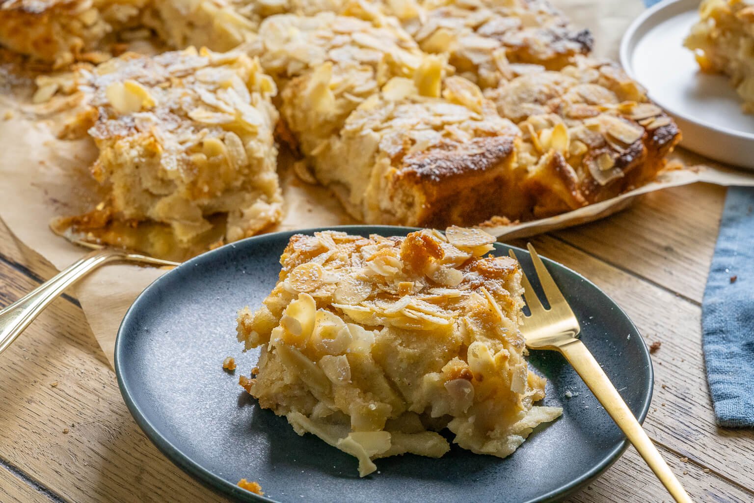 Bratapfelkuchen mit Marzipan – mega lecker & einfach