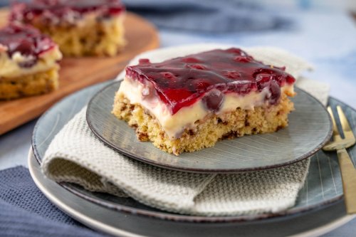 Kirschkuchen mit Pudding - super leckerer Schmandkuchen vom Blech