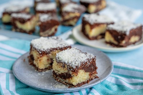 Bounty Kuchen – saftiger Kuchen Kokoskuchen vom Blech