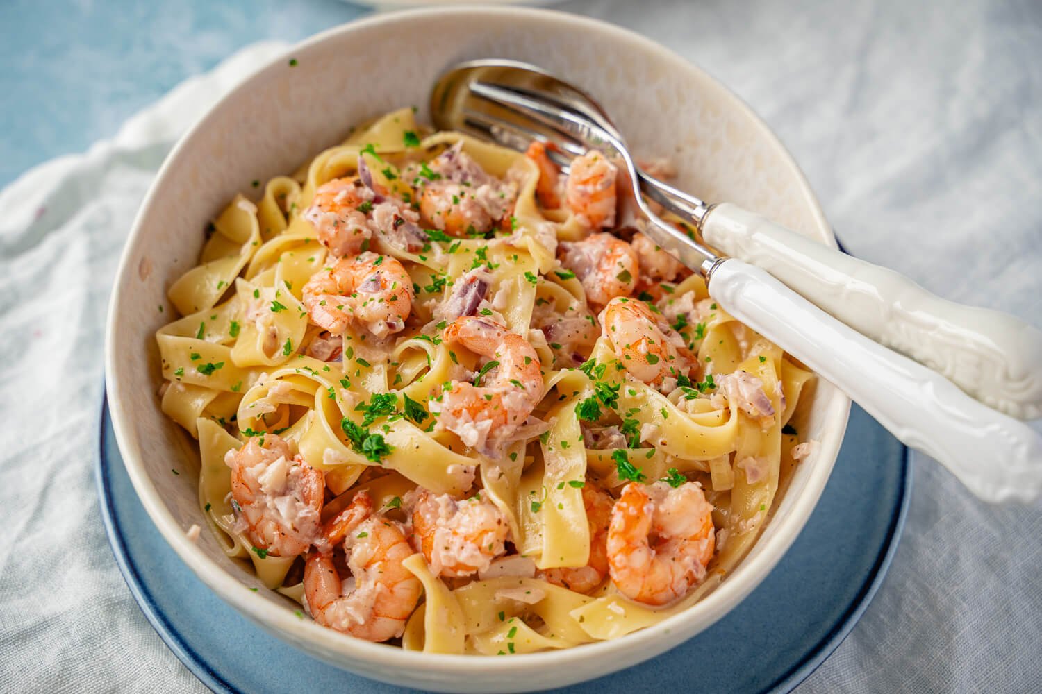 Pasta mit Garnelen in Weißwein-Sahnesauce – mega cremig, einfach & schnell gekocht