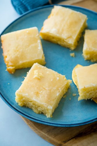 Der beste Zitronenkuchen vom Blech – einfaches Rezept für den Knaller Familienkuchen