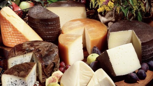 De la Torta del Casar al Majorero: una ruta por los quesos de España probando sus 26 DOP