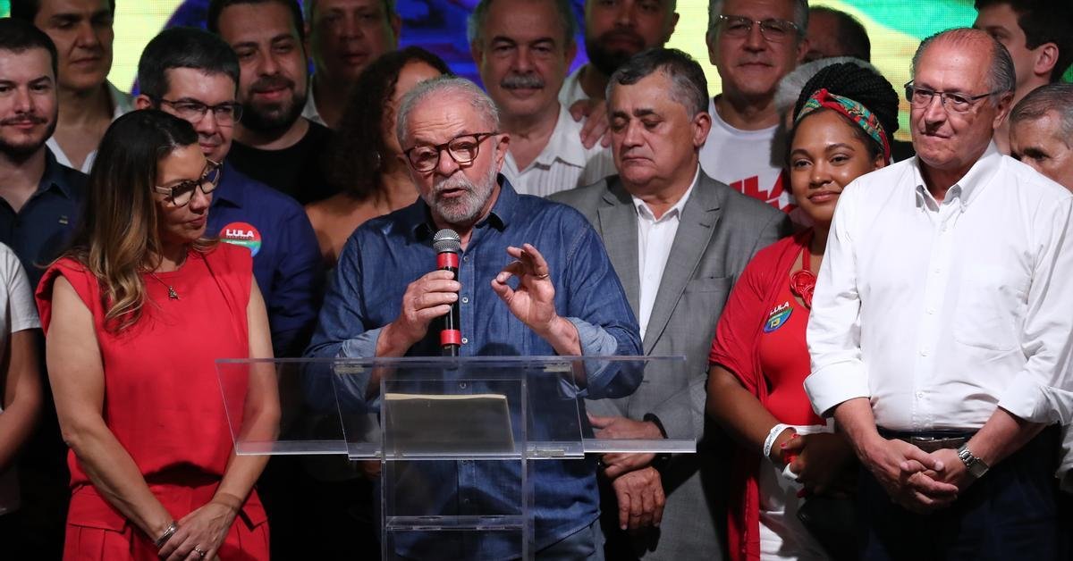 Lula promete "acabar con el hambre" y luchar por “la democracia” en Brasil: “Han intentado enterrarme vivo y estoy aquí”